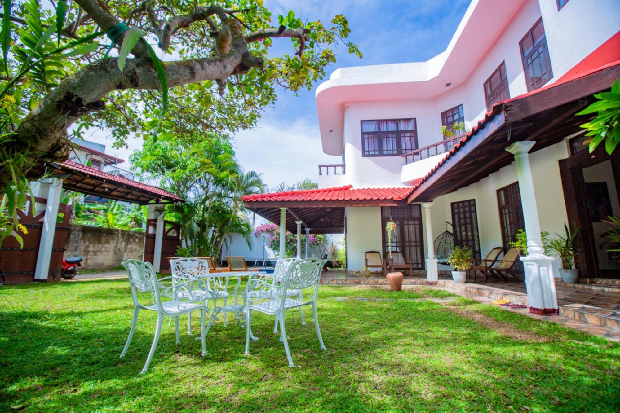 Nibbana Mirissa Hotel Экстерьер фото